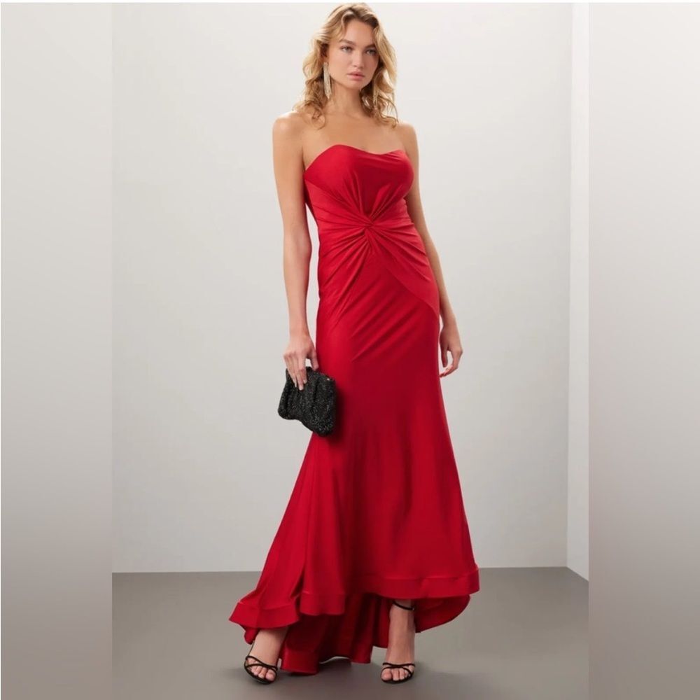 Faviana Red Elegant Strapless Front Knot Evening Gown Size 4